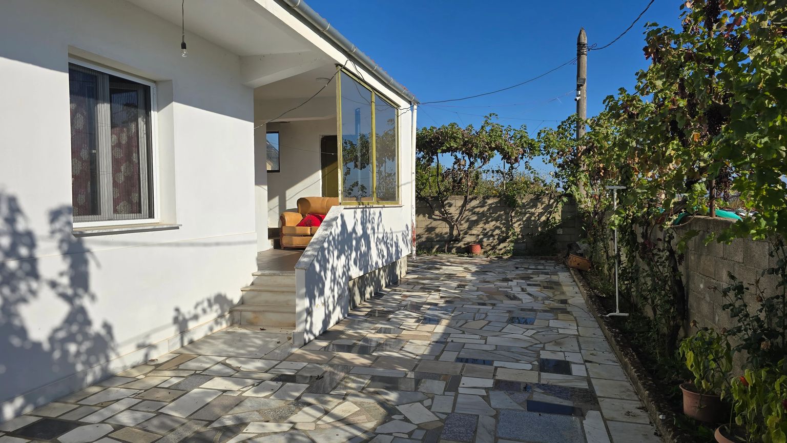Long-term rental house in Buçimas – With Yard, Private Parking, and Near Drilon Lake 1